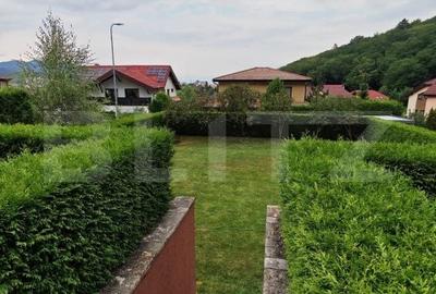 Casă cu 8 camere cu Teren 1000 Mp în Dârste