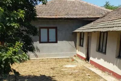 Casă cu 4 camere cu Teren 700 Mp în Ograda