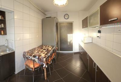 Apartament cu 3 camere decomandat în Central