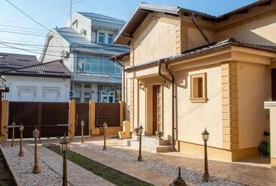 Casă cu 6 camere cu Canalizare în Central