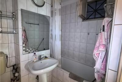 Apartament cu 3 camere decomandat, mobilat în Central