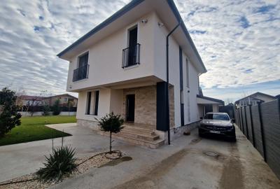 Casă cu 5 camere cu Teren 760 Mp în Berceni