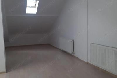 Casă cu 4 camere cu Canalizare în Central - 3