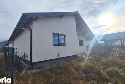 Casă cu 3 camere cu Teren 379 Mp în Central - 11