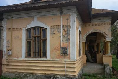 Casă cu 3 camere în Răzvad