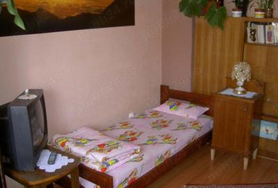 Inchiriez o camera la casa, sau iau o persoana in intre?inere. - 1