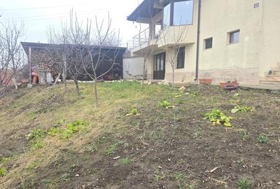 Casă cu 3 camere cu Teren 1020 Mp în Zăvoi - 2