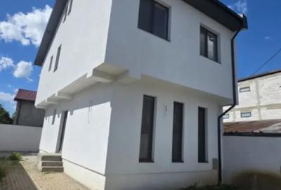 Casă cu 4 camere cu Teren 156 Mp în Central - 1