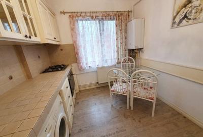 Apartament cu 2 camere semidecomandat, mobilat în Central
