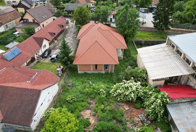 Casă individuală cu 7 camere cu Canalizare în Central - 3