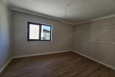 Casă cu 5 camere cu Teren 350 Mp în Aradului