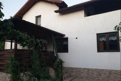 Casă cu 4 camere cu Teren 1200 Mp în Central - 3