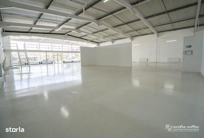 Spațiu comercial, de 1,000 mp, în Central - 3