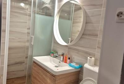Apartament cu 3 camere decomandat în Eremia