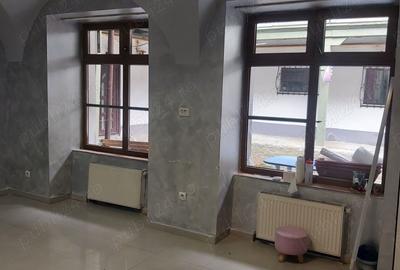 Inchiriez spatiu comercial cca 45 mp ultracentral in Sibiu pe Balcescu in curte cu vad f bun 550 E. - 7