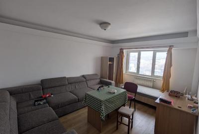 Apartament cu 4 camere decomandat în Bd. Independenței - 13