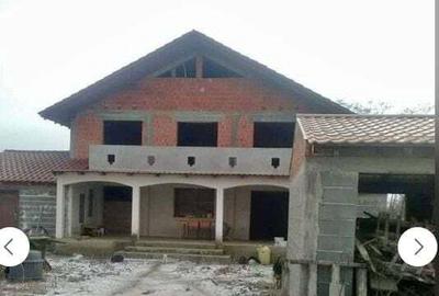 Vand casa la rosu P+M cu anexe,teren in sup.de 2877 mp.informatii la tel. ,pret 134800 euro. - 5