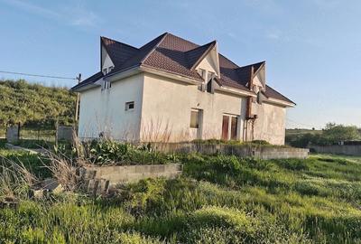 Casă cu Teren 700 Mp în Breasta - 2