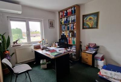 Calea Mosilor 4 camere semidecom. etaj 3/8 bloc 1982 reabilitat, lift, interfon Calea Mosilor 4 camere semidecom. etaj 3/8 bloc 1982 reabilitat, lift, interfon - 4