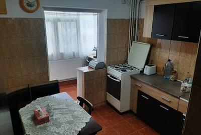 Apartament cu 3 camere decomandat în Eremia - 1