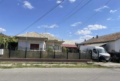 Casă cu 4 camere cu Teren 1200 Mp în Puchenii Mari - 1