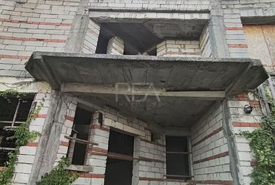 Casă cu 4 camere în Olteni