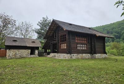 Casă cu 3 camere în Onești - 1