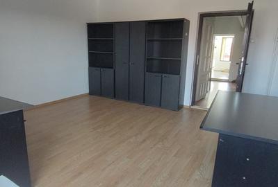 Spațiu comercial, de 319 mp, în Central - 9