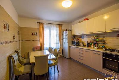 Casă cu Teren 780 Mp în Central - 2