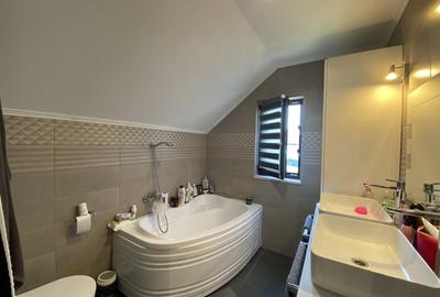 Casa individuala mobilata elegant, 4 camere, 2 bai, gradina Cristian SB - 10