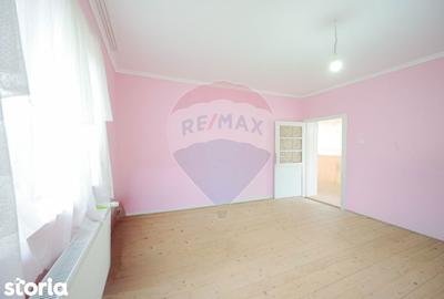 Casă cu 4 camere cu Teren 2440 Mp în Oșorhei - 2