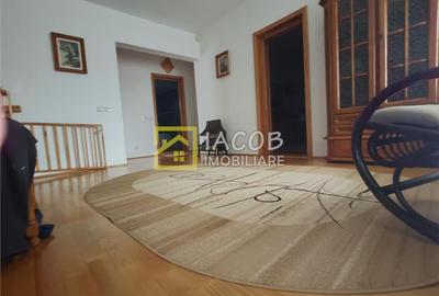 Casă individuală cu 6 camere cu Canalizare în 9 Mai - 18