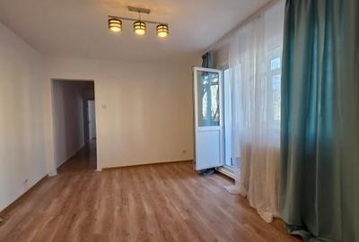 Apartament cu 3 camere semidecomandat în Tătărași