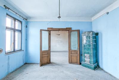 Casă individuală cu 10 camere în Centrul Istoric