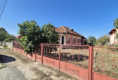 Teren generos ?i casa - str. Petre?ti - cartier Primaver - 3