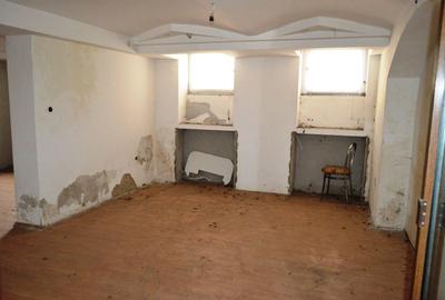 Cladire istorica intre P-ta Balcescu si P-ta Maria - 13