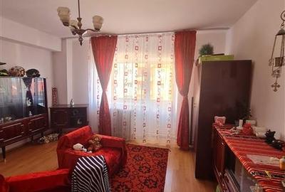 Apartament cu 3 camere decomandat, mobilat în Răcădău