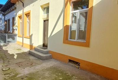 Bd Dimitrie Cantemir, 350 m metrou Tineretului, casa 2 camere + curte