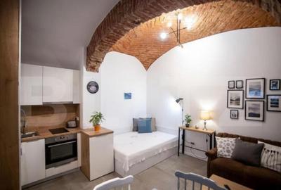 Cladire de patrimoniu din secolului XIX, de vanzare, zona - 8