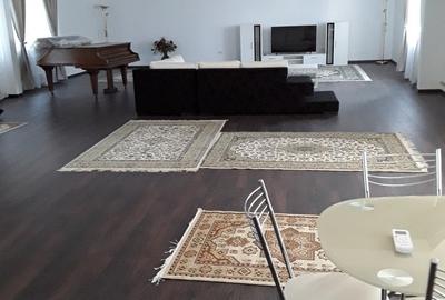 Casă cu 5 camere în Fundeni