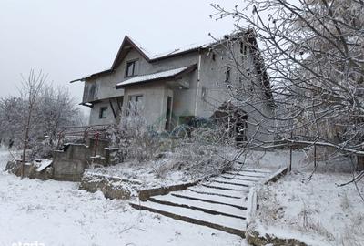 Casă cu 4 camere cu Teren 4863 Mp în Coșna - 1