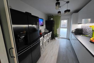 Vand apartament 4 camere et.1 Liliacului - 1