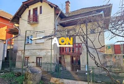 Casă individuală cu 3 camere în Central