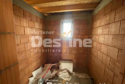 Casă cu 7 camere cu Teren 500 Mp în Ciritei - 2