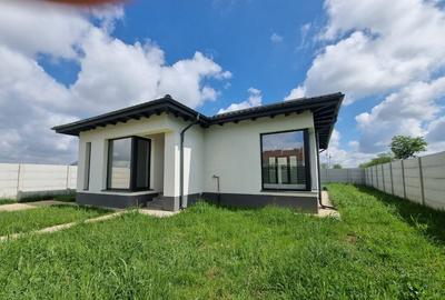 Casa parter - 3 camere - 2 bai - 10 min de STV - 2