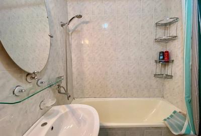 Apartament cu 3 camere decomandat în Plopilor