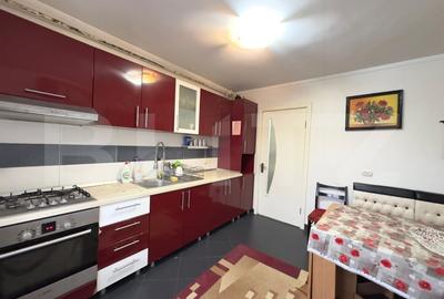 Apartament de inchiriat cu 3 camere decomandat, 81 mp - zona Cetate - 7