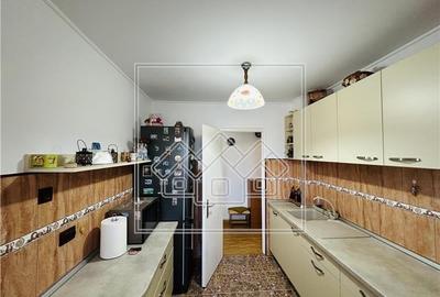 Apartament cu 2 camere decomandat în Calea Dumbrăvii - 3