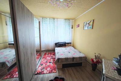 Vand garsoniera in Hunedoara, zona centrala, langa pietonala Corvin, etaj 2, 23.000 euro neg - 1