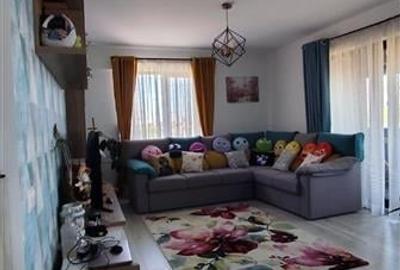 Apartament cu 2 camere decomandat, mobilat în Malu Roșu